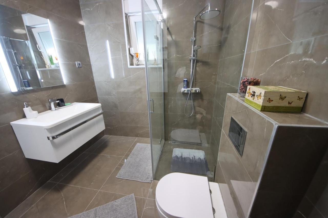 Horvat Apartment *