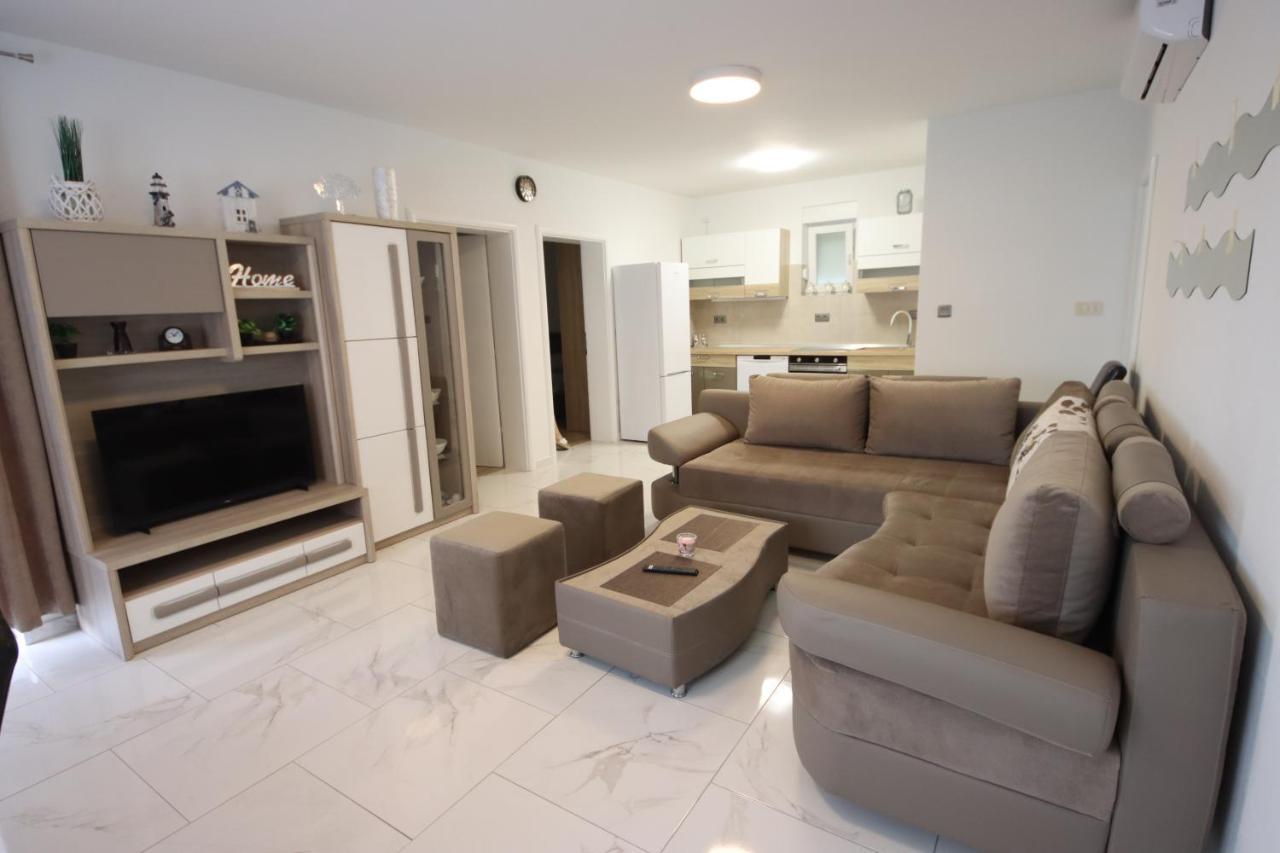 Horvat Apartment *