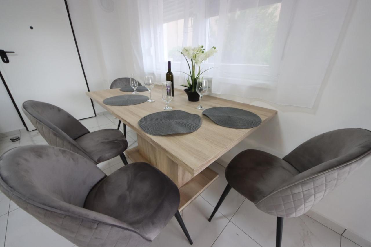 Horvat Apartment *